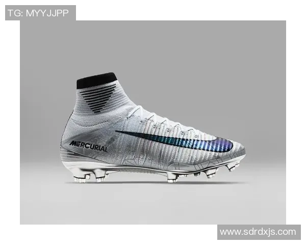 足球鞋CR7球星卡的独特功能与收藏价值解析